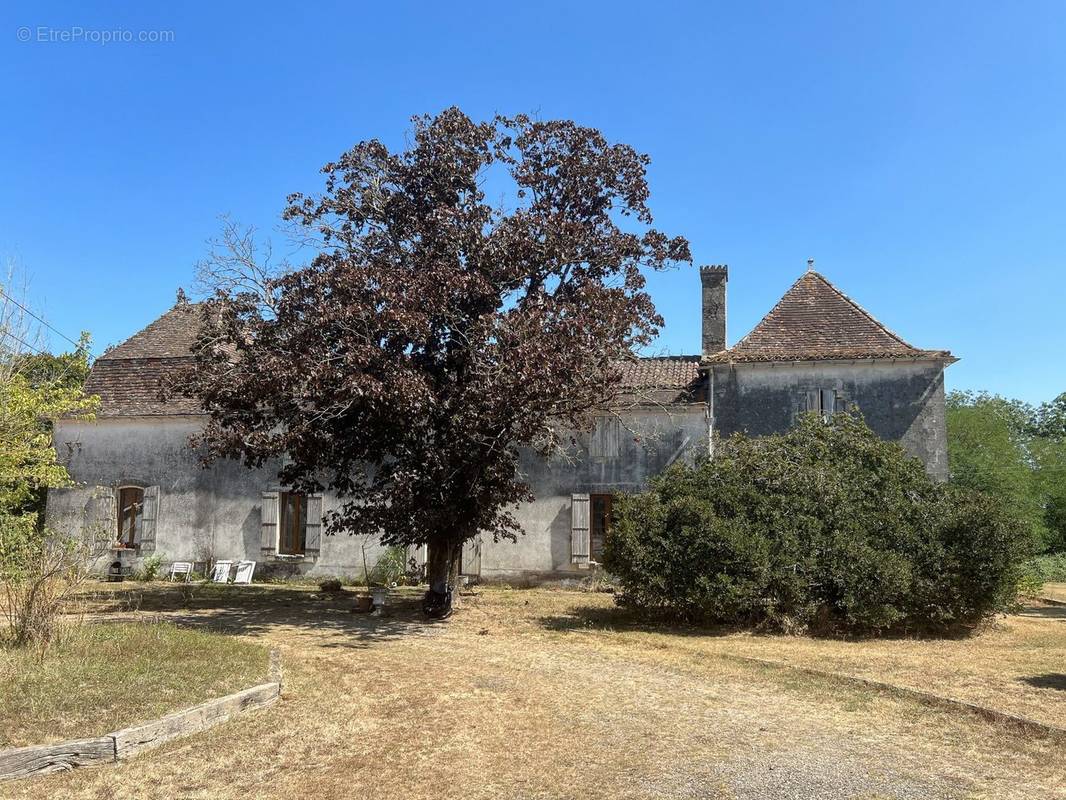 Appartement à MENESPLET