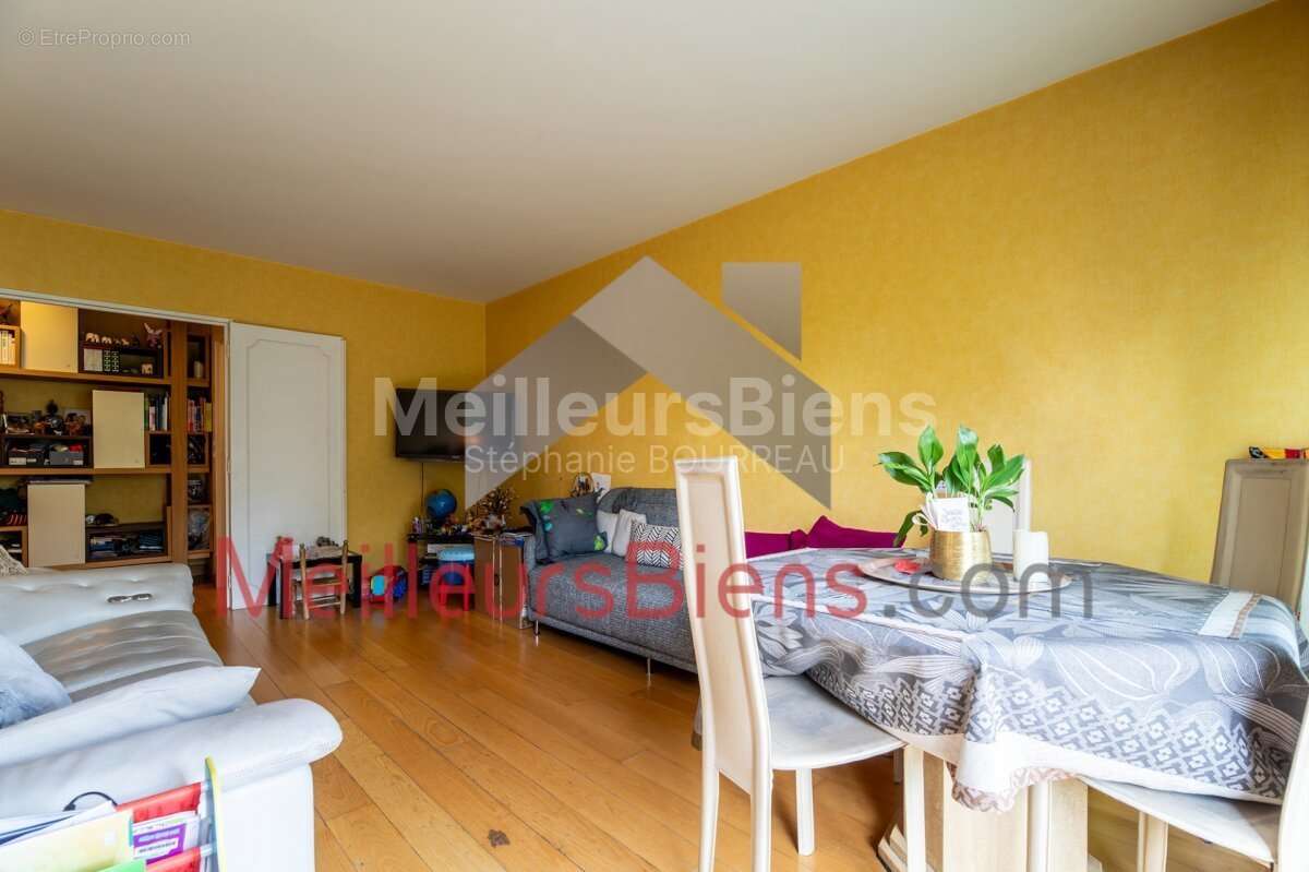 Appartement à COURBEVOIE