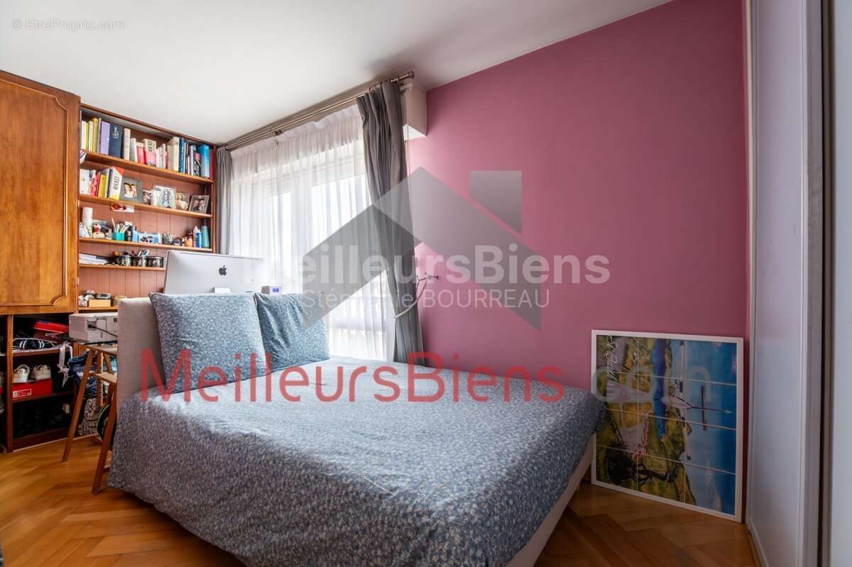 Appartement à COURBEVOIE