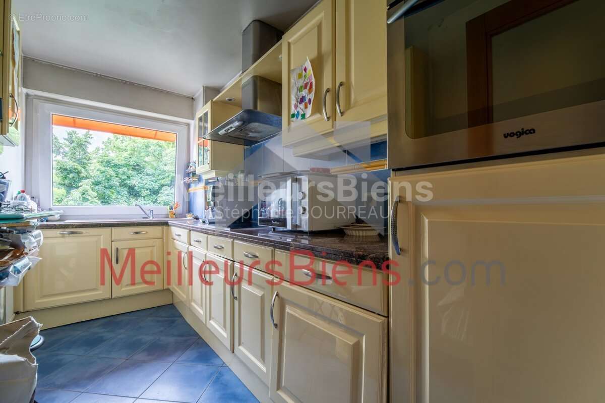 Appartement à COURBEVOIE