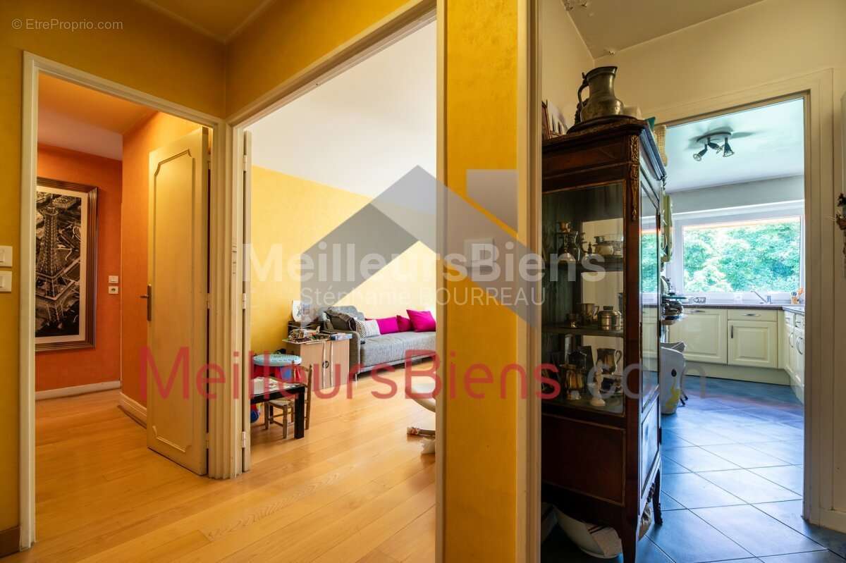 Appartement à COURBEVOIE