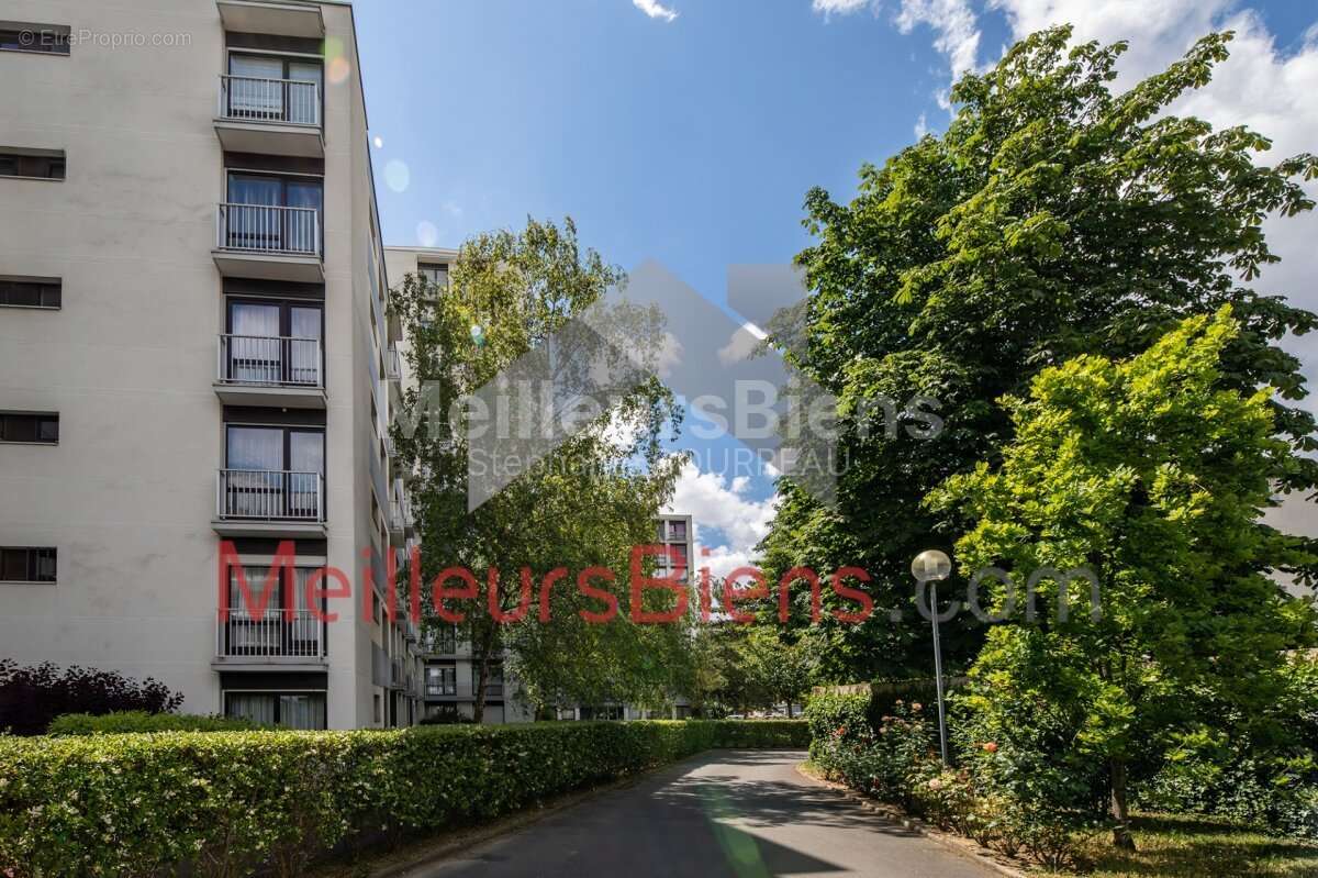 Appartement à COURBEVOIE