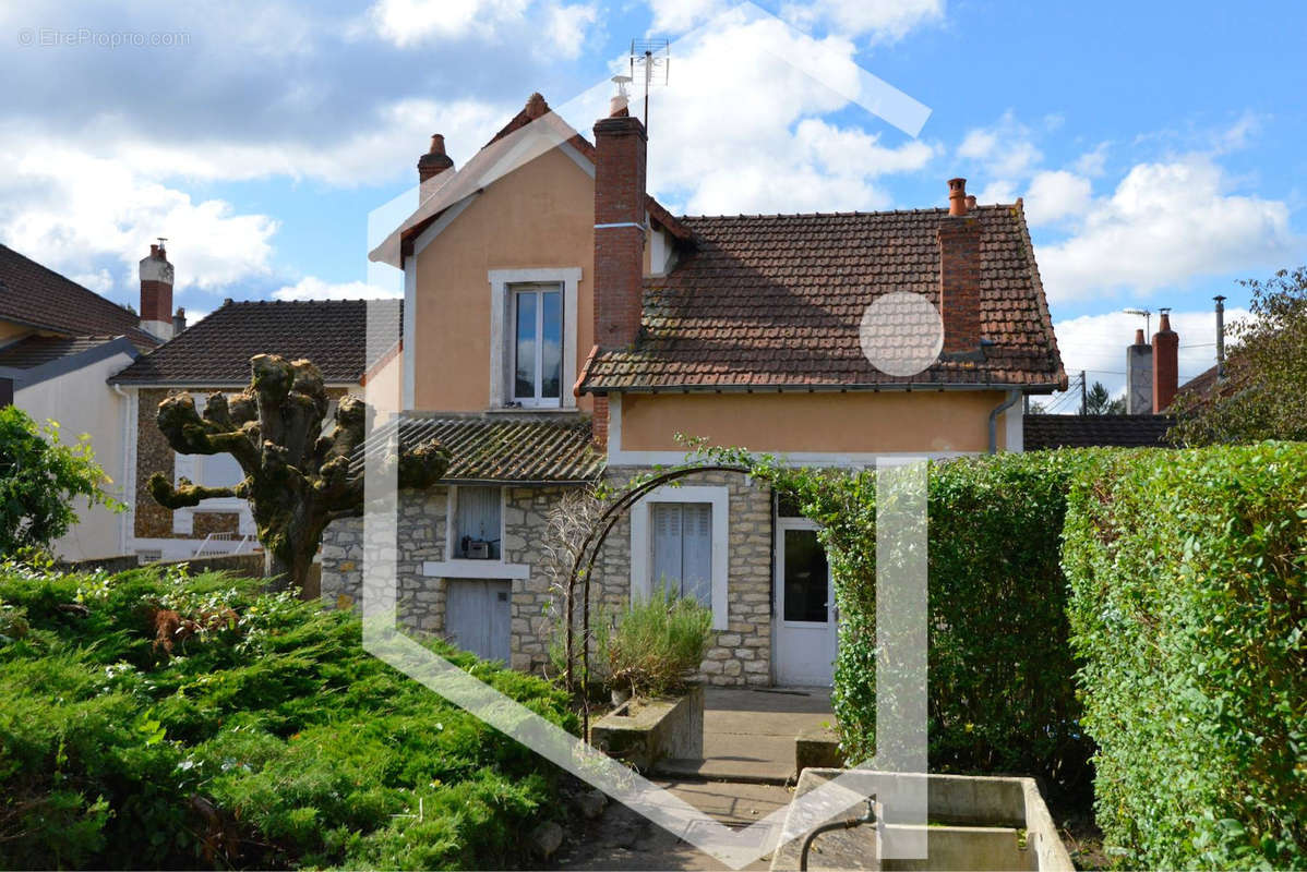 Maison à COSNE-COURS-SUR-LOIRE