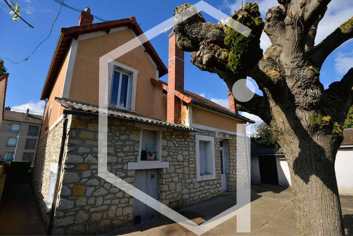 Maison à COSNE-COURS-SUR-LOIRE