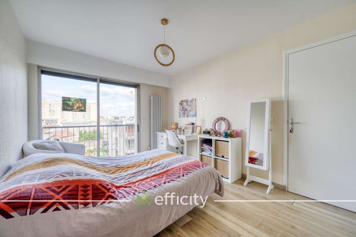 Appartement à LES PAVILLONS-SOUS-BOIS