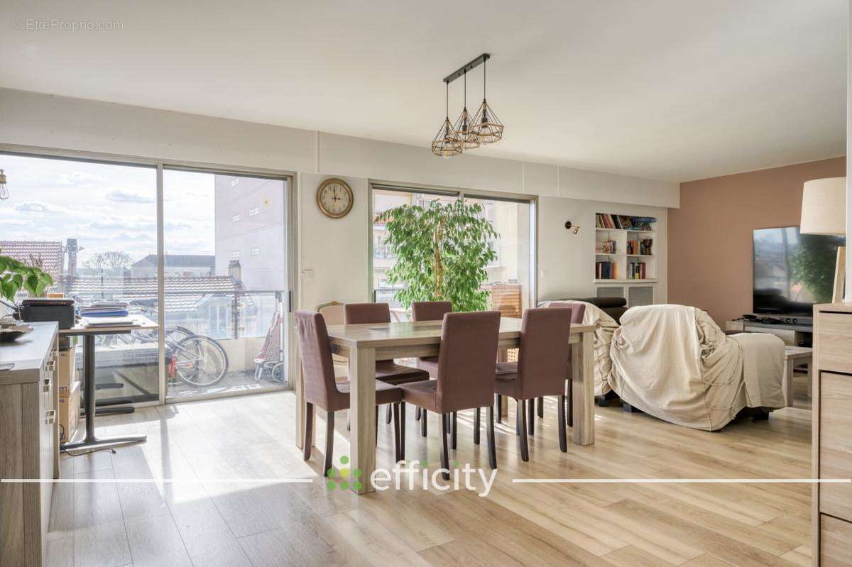 Appartement à LES PAVILLONS-SOUS-BOIS