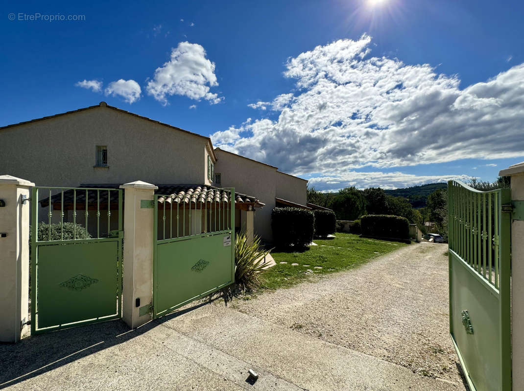 Maison à SAINT-MARTIN-D&#039;ARDECHE