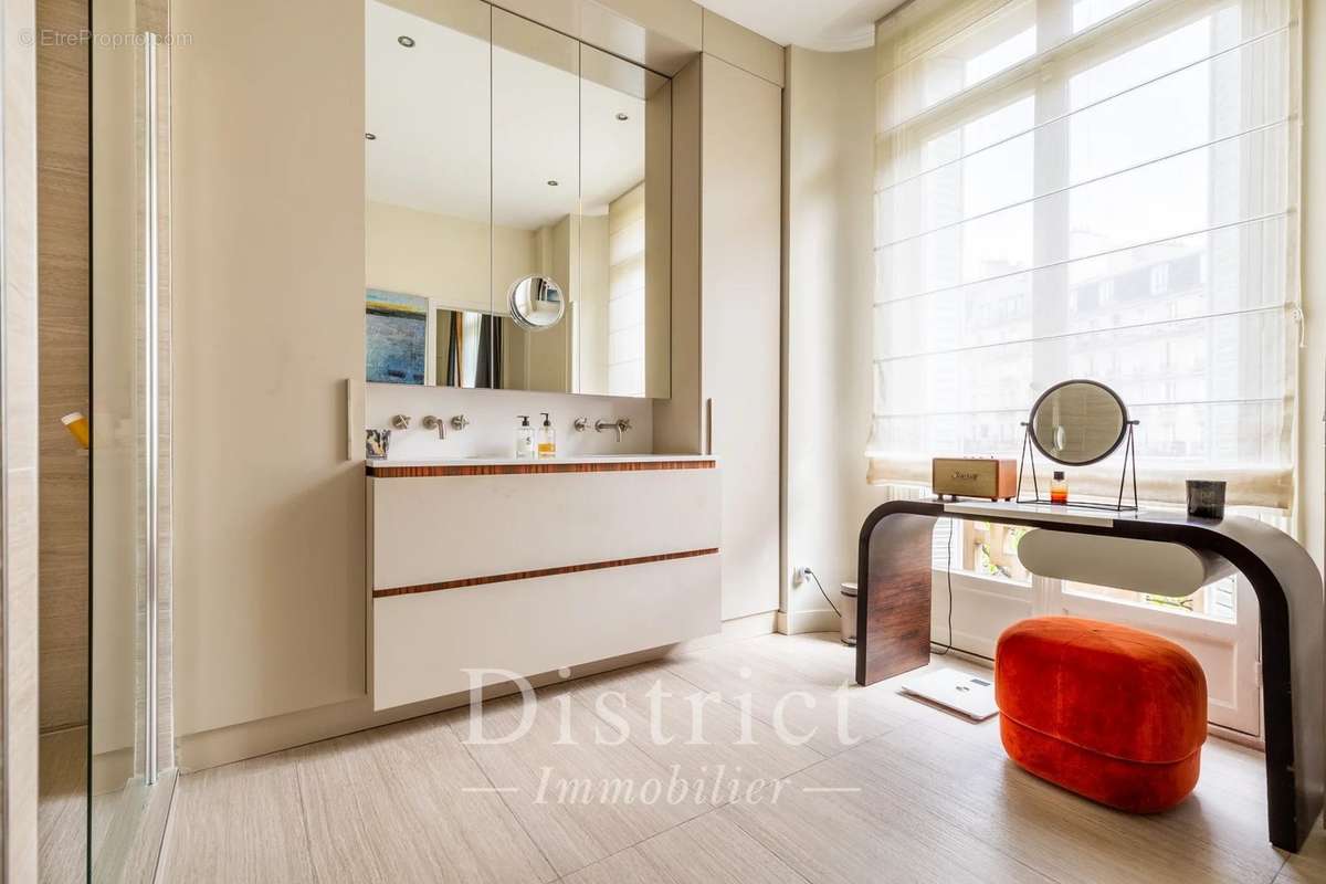 Appartement à PARIS-17E