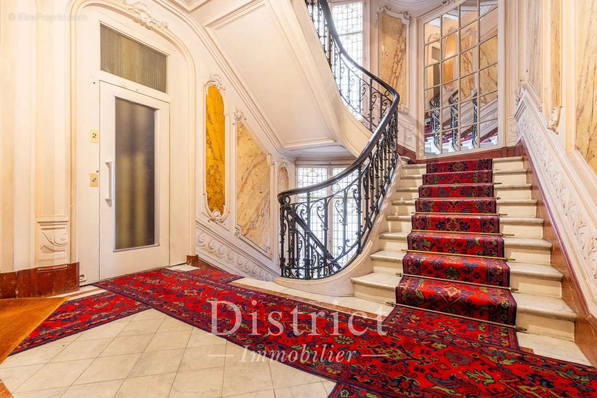 Appartement à PARIS-17E