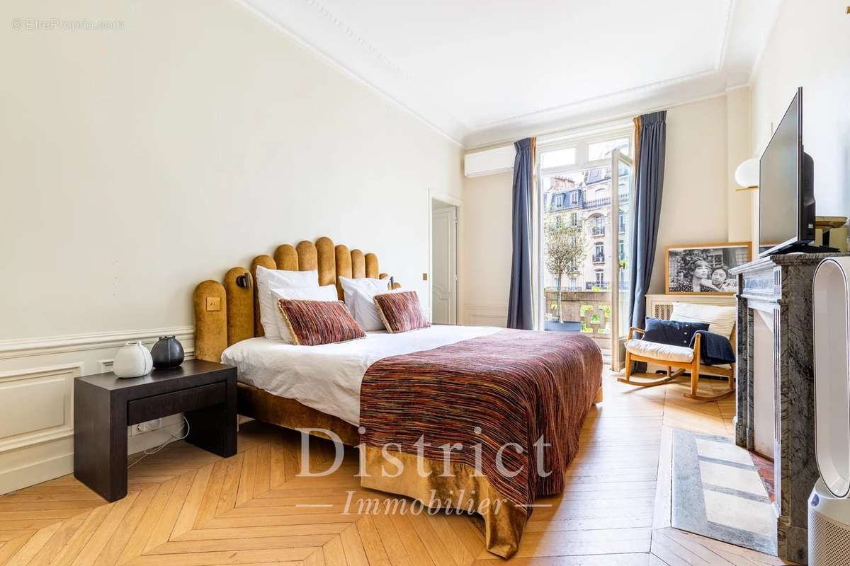 Appartement à PARIS-17E