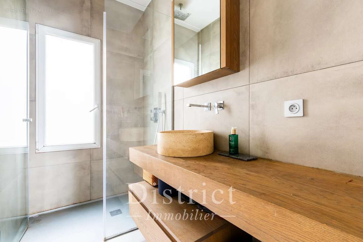 Appartement à PARIS-17E