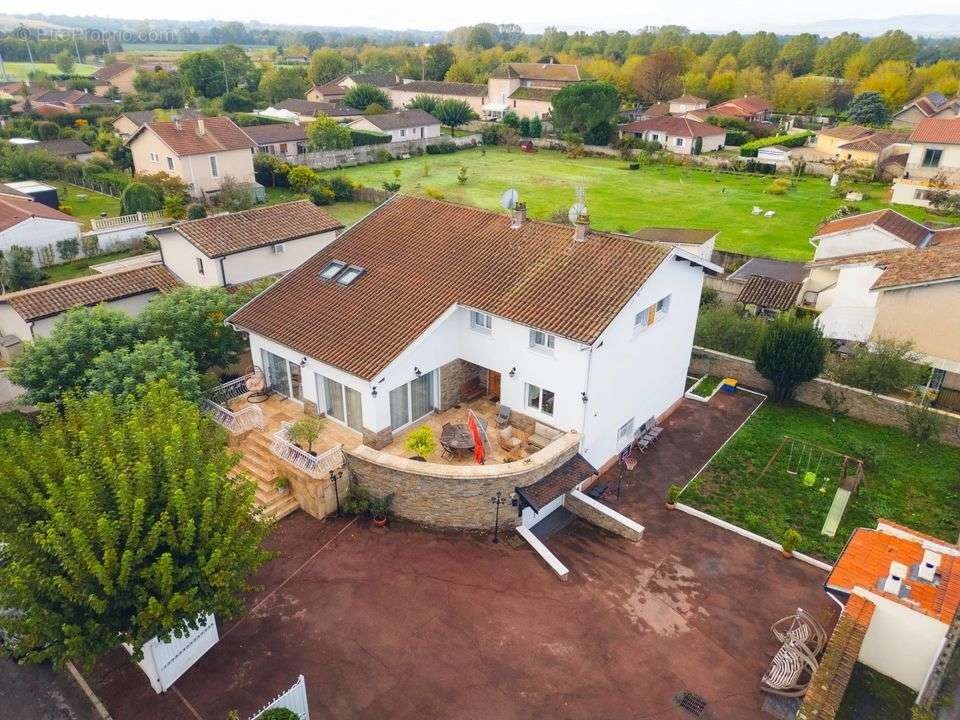 Maison à MONTMERLE-SUR-SAONE