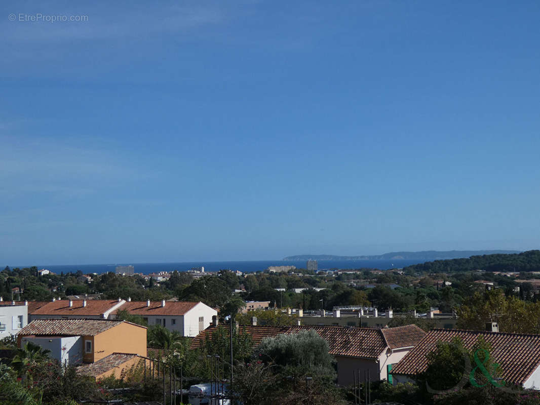 Appartement à BORMES-LES-MIMOSAS