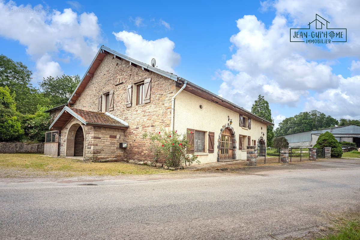 Maison à UZEMAIN