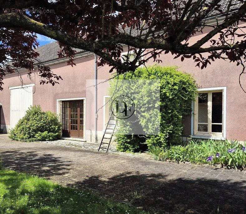 Maison à BEAUNE-LA-ROLANDE