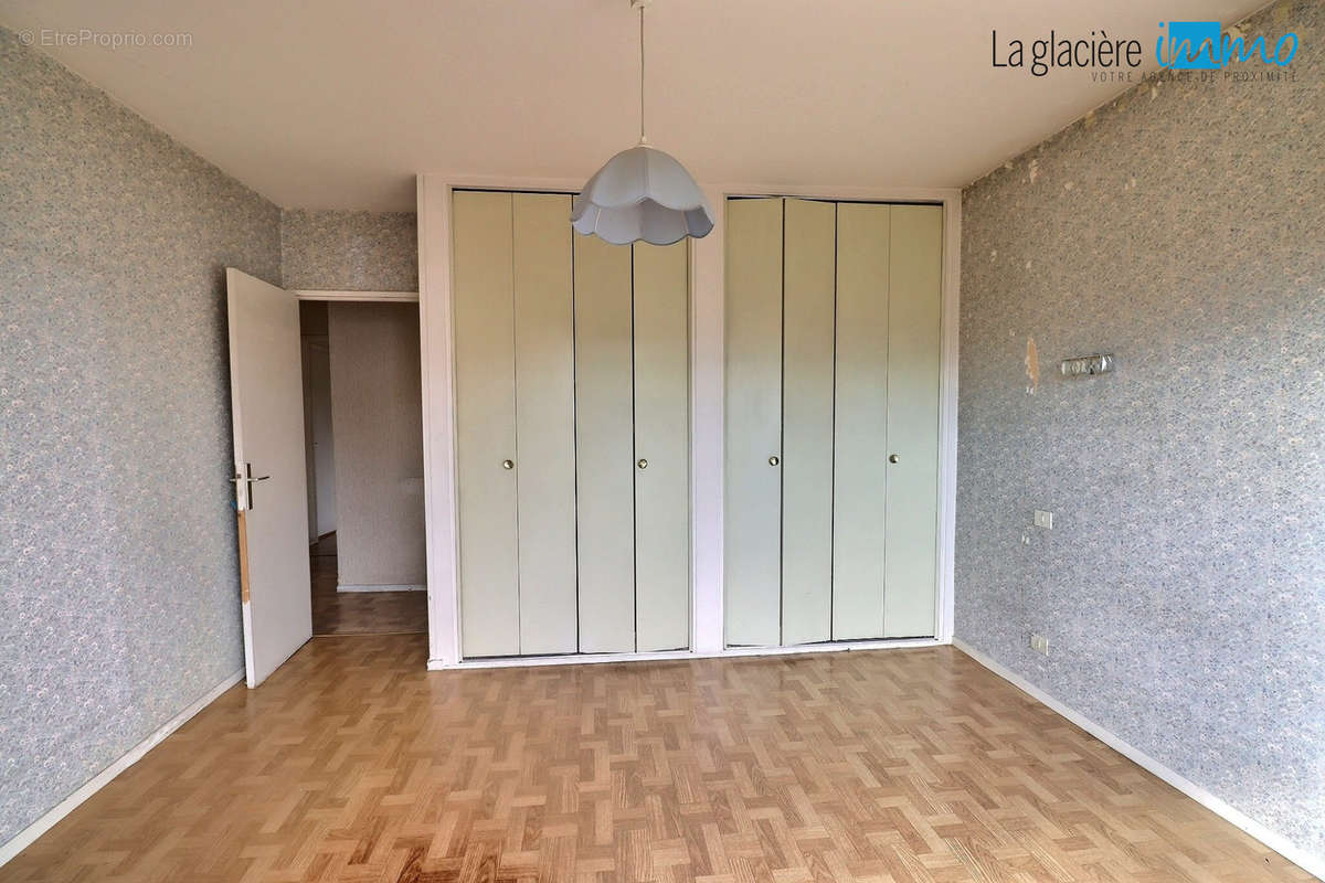 chambre 2 - Appartement à CHAMALIERES