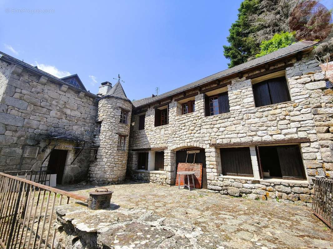 Maison à LE PONT-DE-MONTVERT