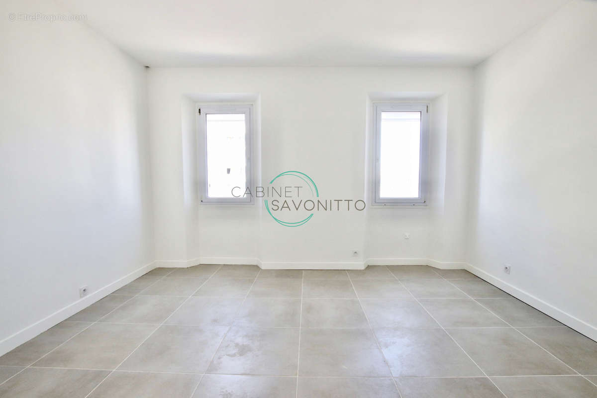 Appartement à MARSEILLE-4E