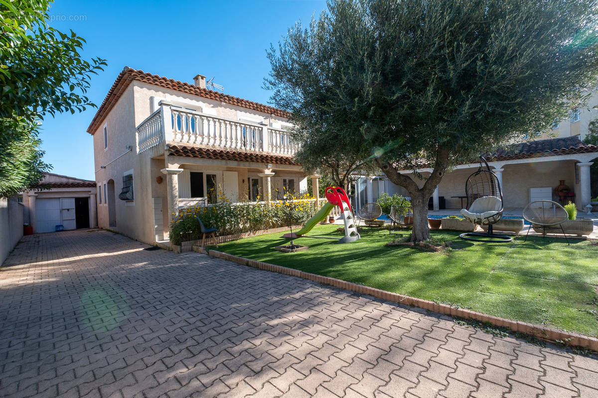 Maison à CHATEAUNEUF-LES-MARTIGUES