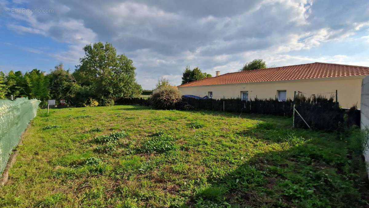 Terrain à SAINT-JULIEN-DE-CONCELLES