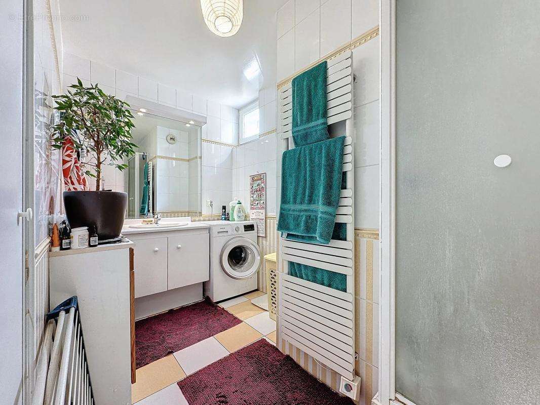 Appartement à PARIS-20E