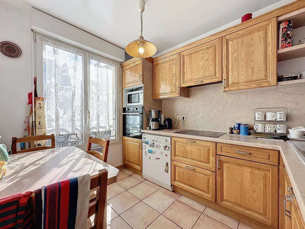 Appartement à PARIS-20E