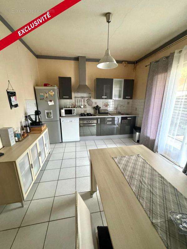 Appartement à LE CHAMBON-FEUGEROLLES