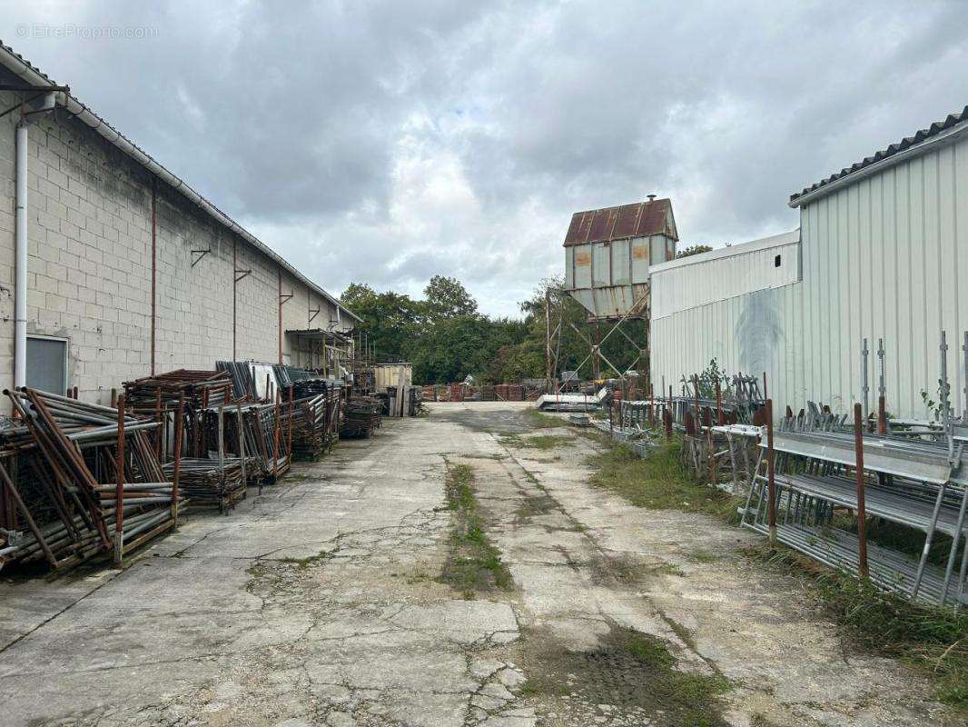 Commerce à VERNEUIL-L&#039;ETANG