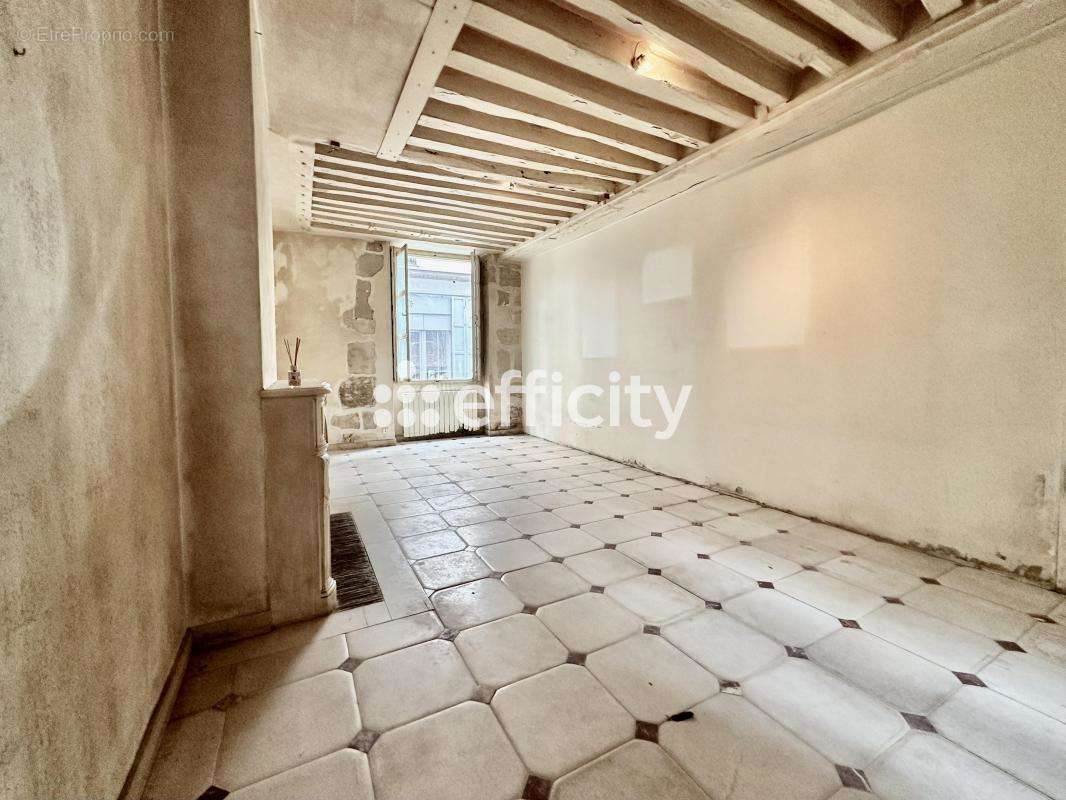 Appartement à PARIS-4E