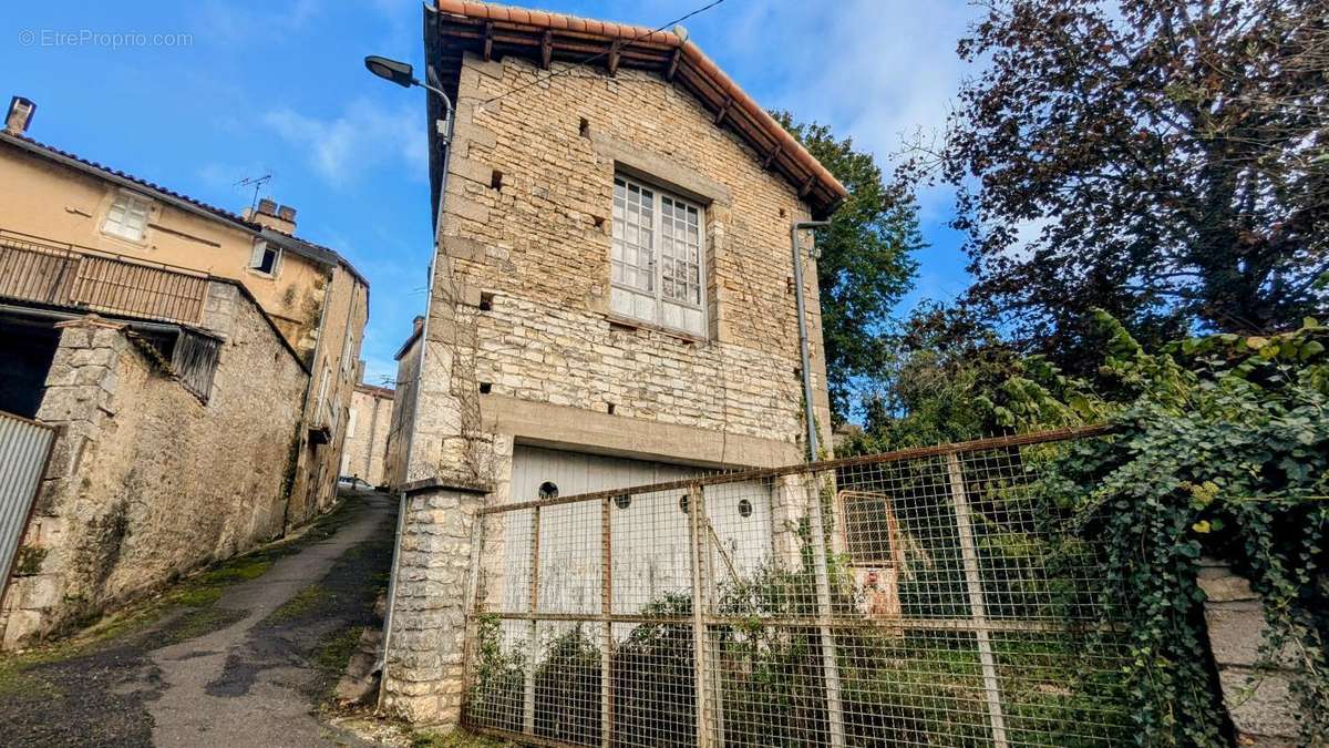 Maison à RUFFEC