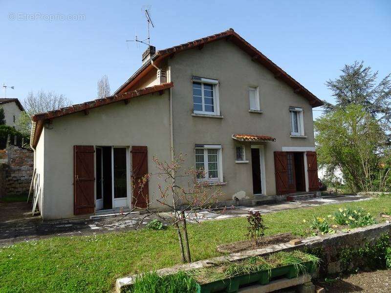 Maison à SAINT-YRIEIX-SUR-CHARENTE