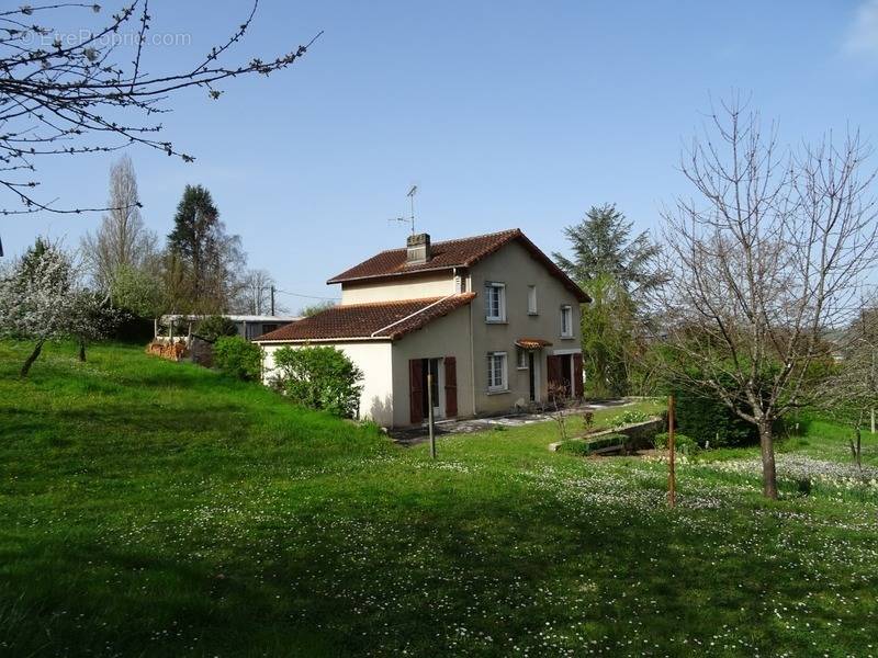 Maison à SAINT-YRIEIX-SUR-CHARENTE