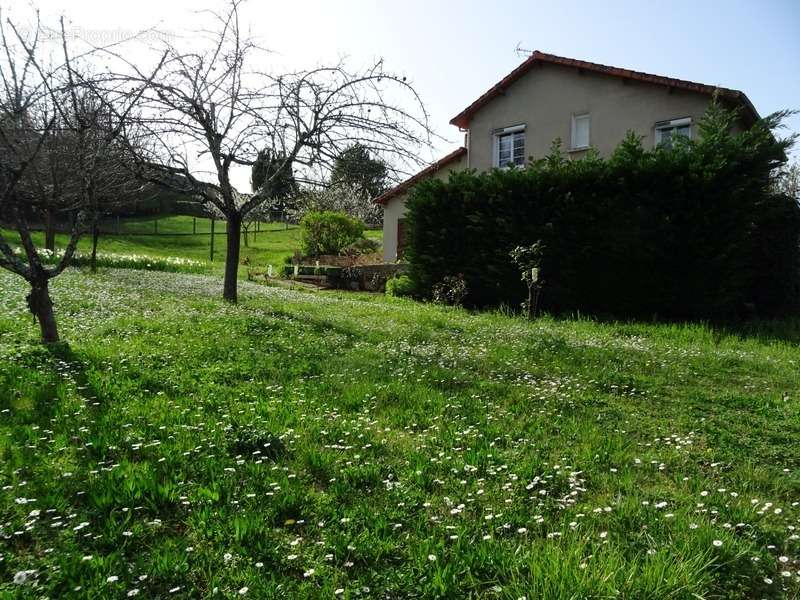 Maison à SAINT-YRIEIX-SUR-CHARENTE