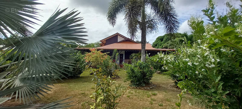 Maison à MACOURIA