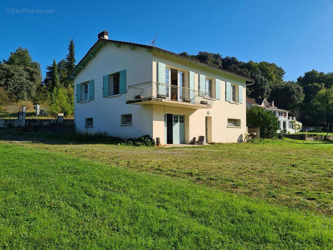 Maison à FONTCOUVERTE