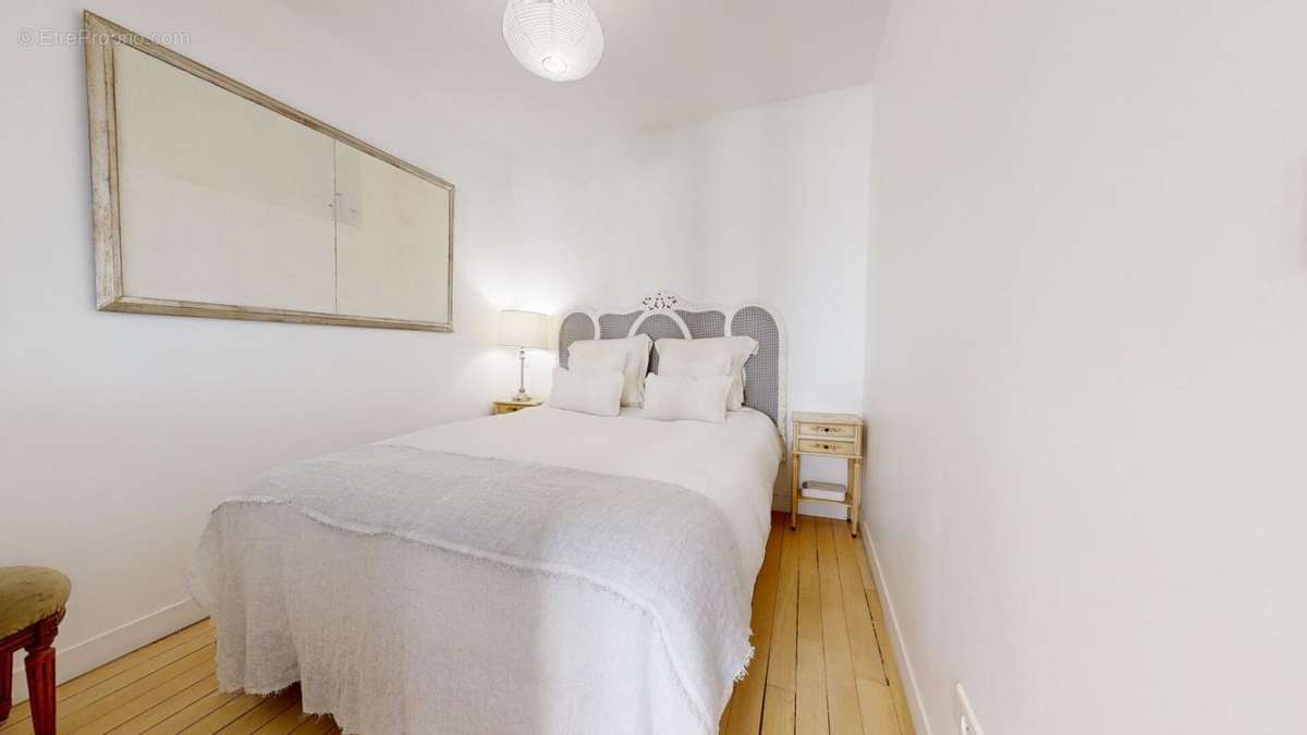 Appartement à PARIS-1E