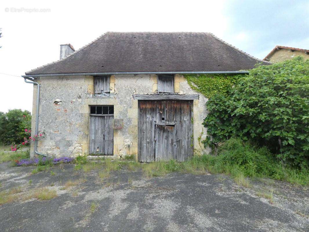 Maison à SAINT-MEDARD-D&#039;EXCIDEUIL