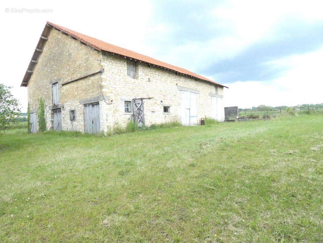 Maison à SAINT-MEDARD-D&#039;EXCIDEUIL