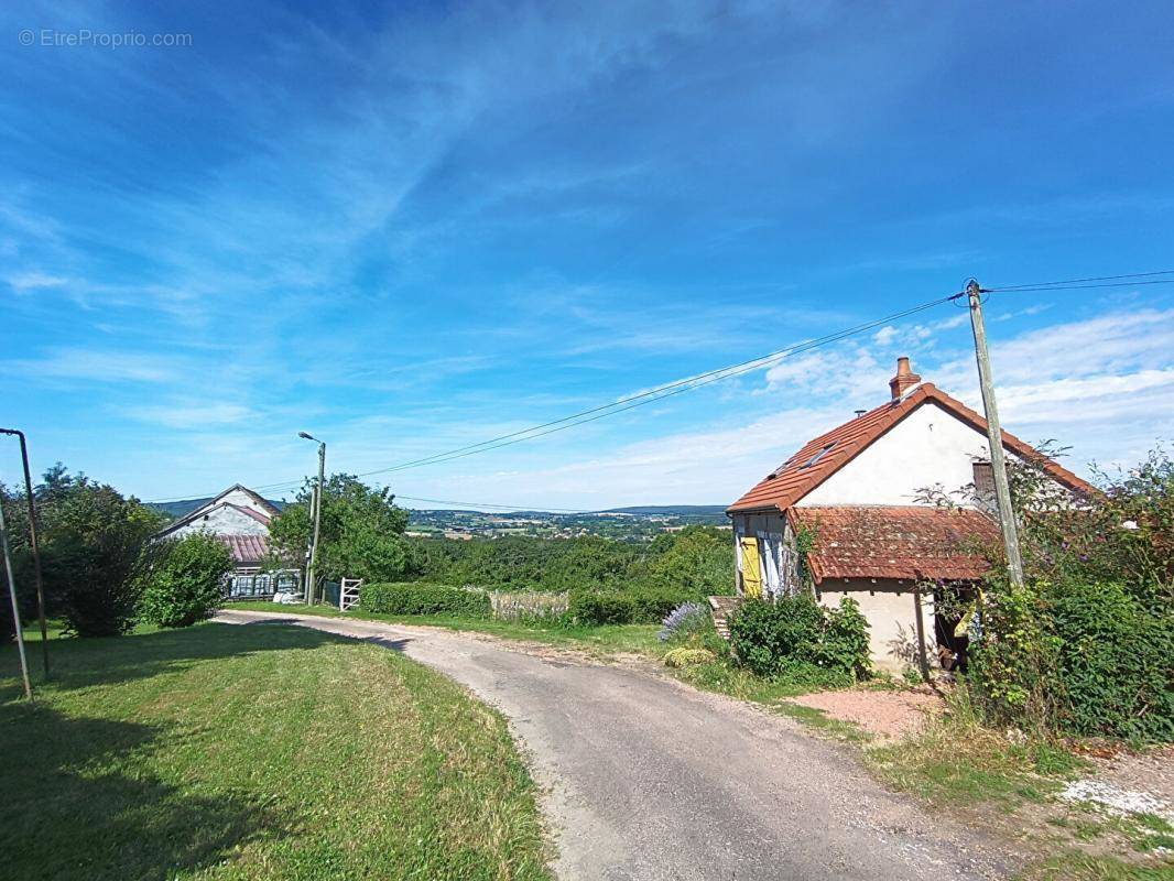 Maison à SAXI-BOURDON