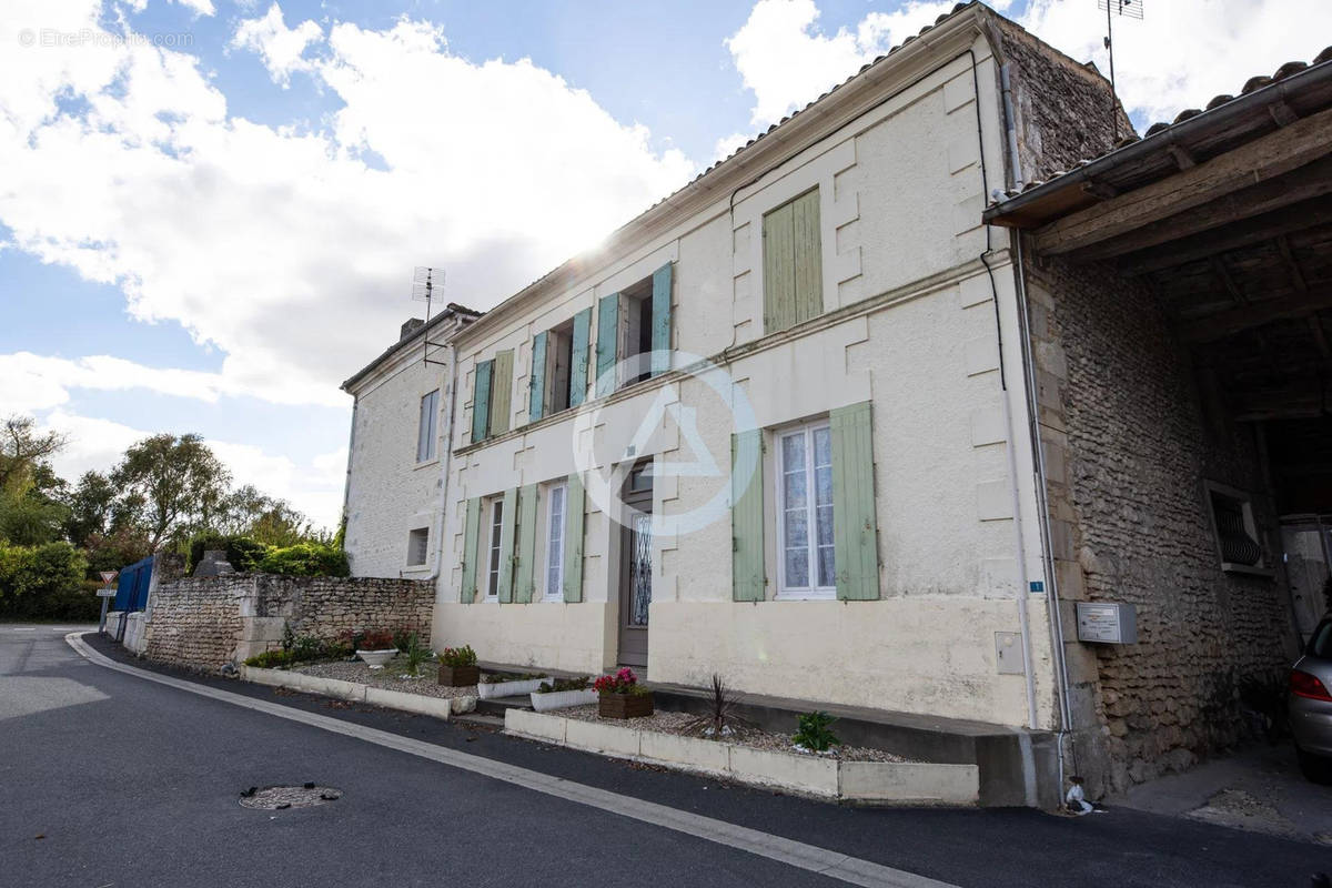 Maison à GREZAC