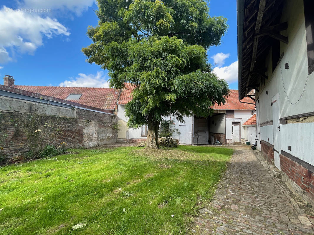 Maison à COULLEMELLE