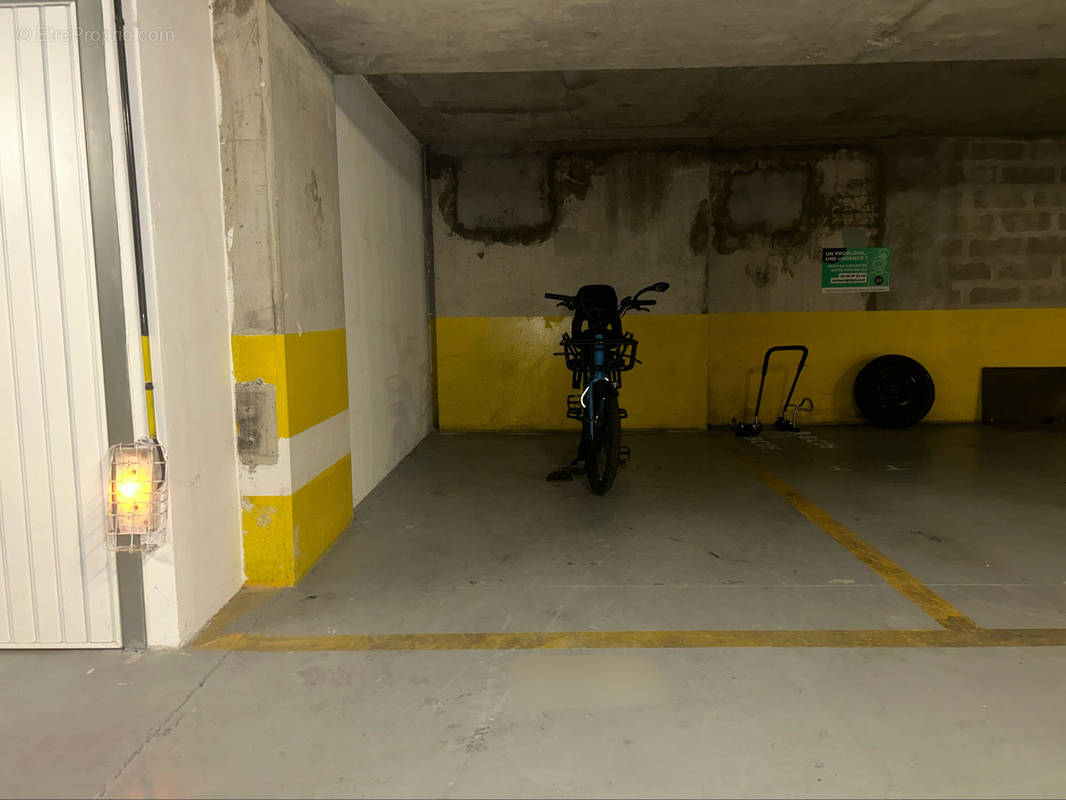 Parking à PARIS-19E