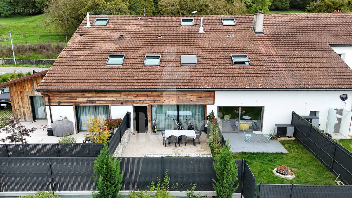 Maison à SAINT-CERGUES