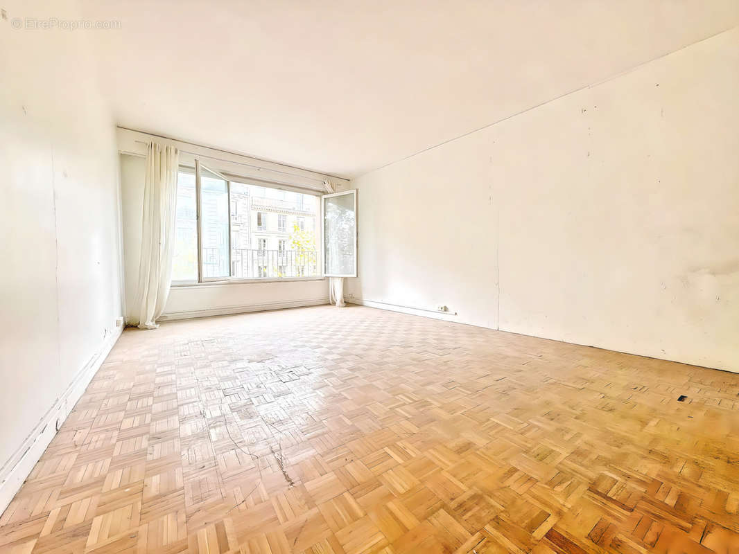 Appartement à PARIS-10E