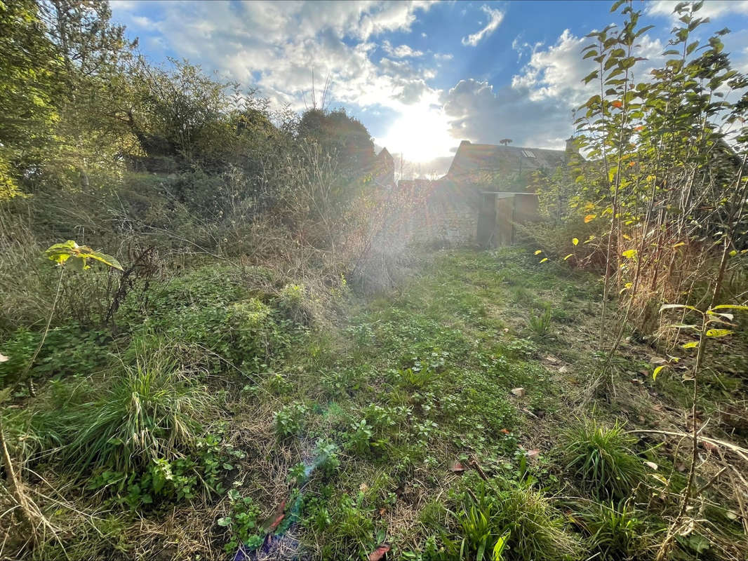 Terrain à SAINT-VAAST-LES-MELLO