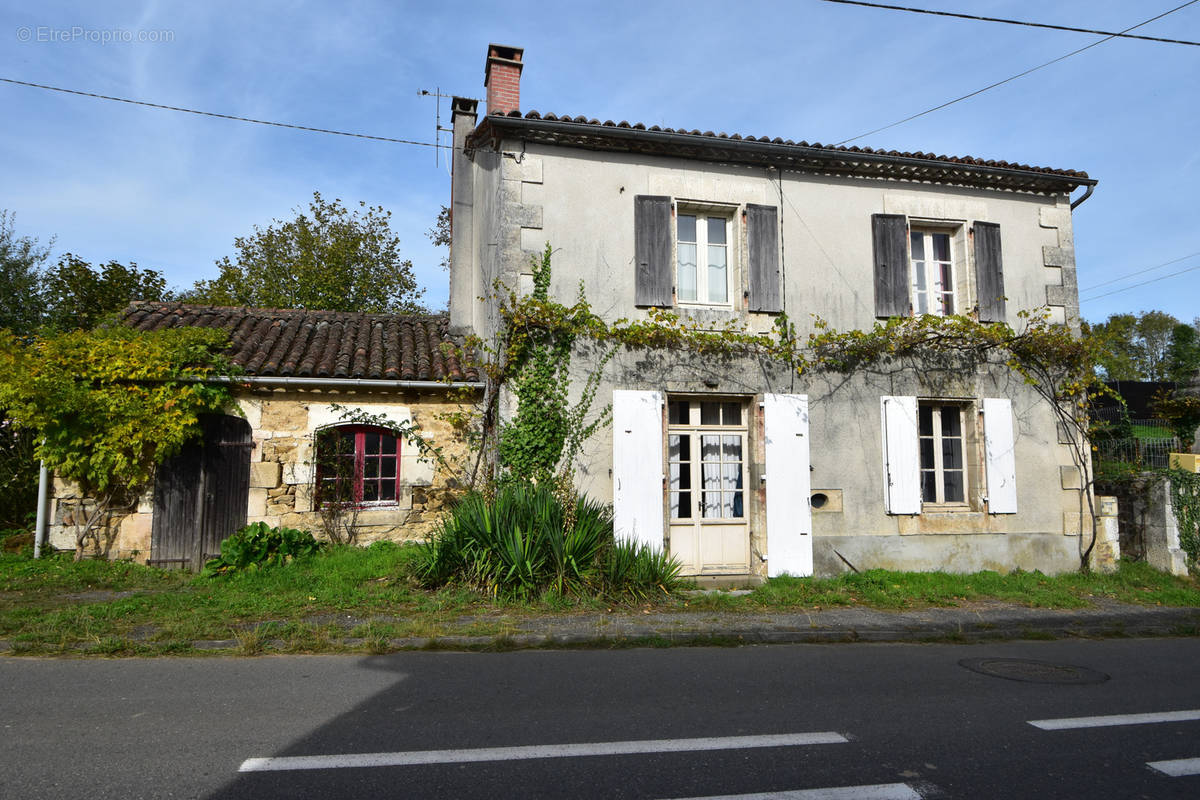 Maison à ECURAS