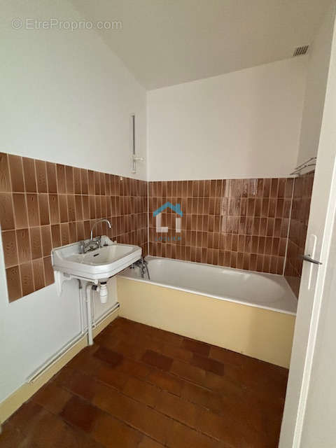 Appartement à DONVILLE-LES-BAINS