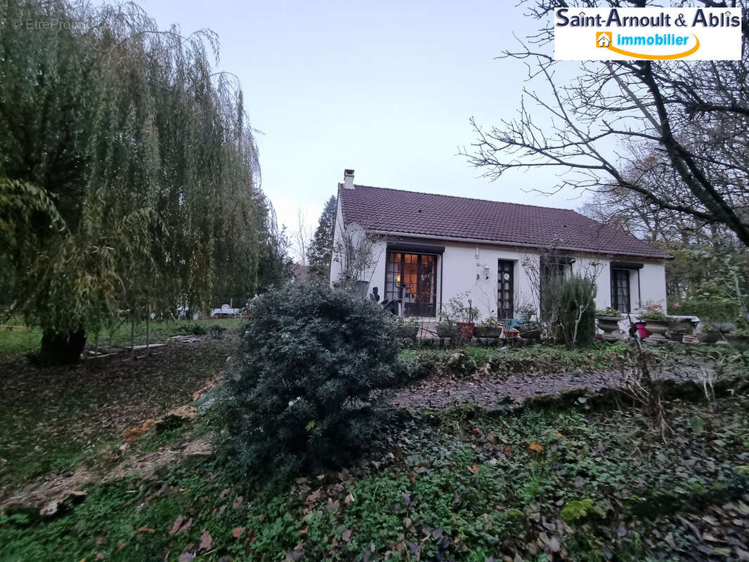 Maison à SAINT-ARNOULT-EN-YVELINES