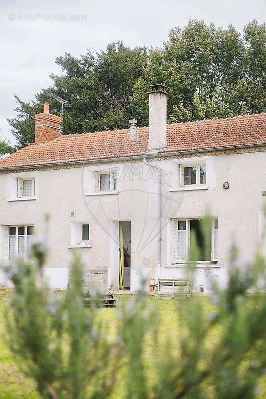 Maison à USSEL-D&#039;ALLIER