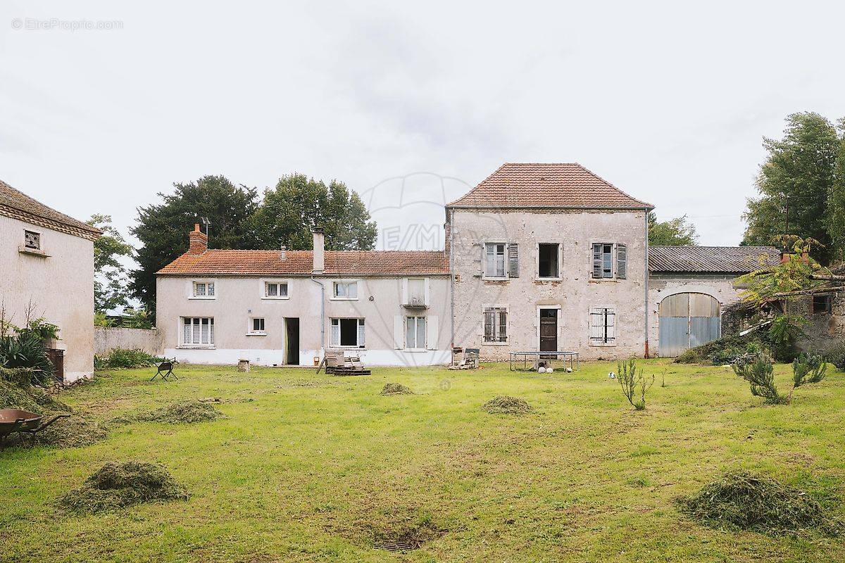 Maison à USSEL-D&#039;ALLIER